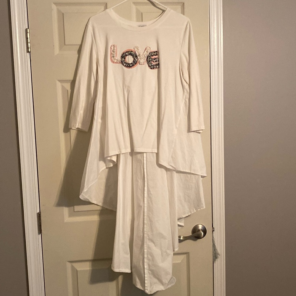 White “hi-low” love tee shirt